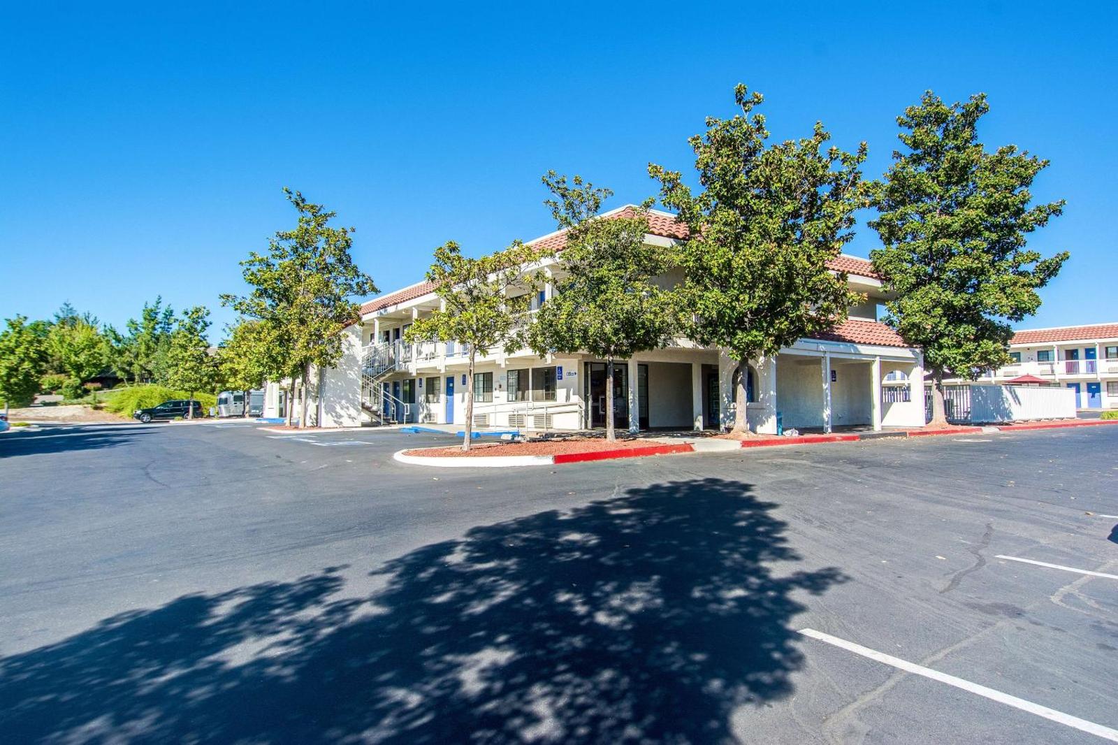 Motel 6-Redding CA - South Main image 2